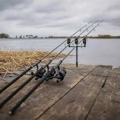 Rod Pod I Bank Stickovi Avid Carp Lokdown 3 Rod Fixed Buzz Bar